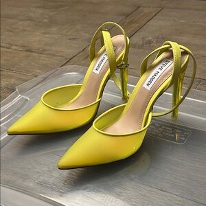 Steve Madden Bright Yellow Heels with ankle wrap adjustable strap. 6.5